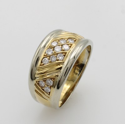 27086510b - Ring mit Brillanten, GG/WG 750/000, 15 Brill. zus. ca. 0.30 ct feines Weiß/si, Ring- ...