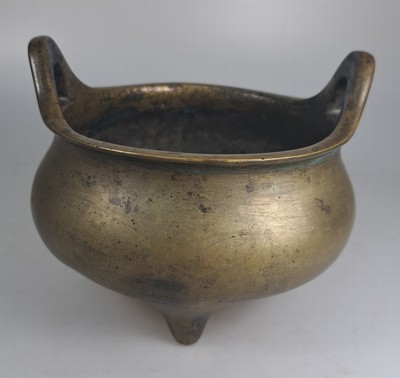 27086567c - Koro/Weihrauchbrenner, China, 18./19. Jahrhundert, Bronze, auf drei Füssen, ...