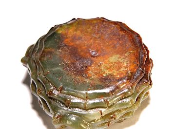 27086569a - Jadeschnitzerei, China, 20. Jh., in Form eines Fischbeckens, stil. Bambuskörper mit ...