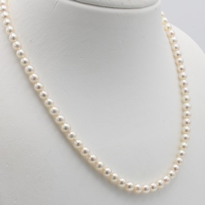 27086574a - Collier mit Akojaperlen, Schließe GG 585/000mit Diam. ca. 0.07 ct Weiß/p, Perld. ca. ...