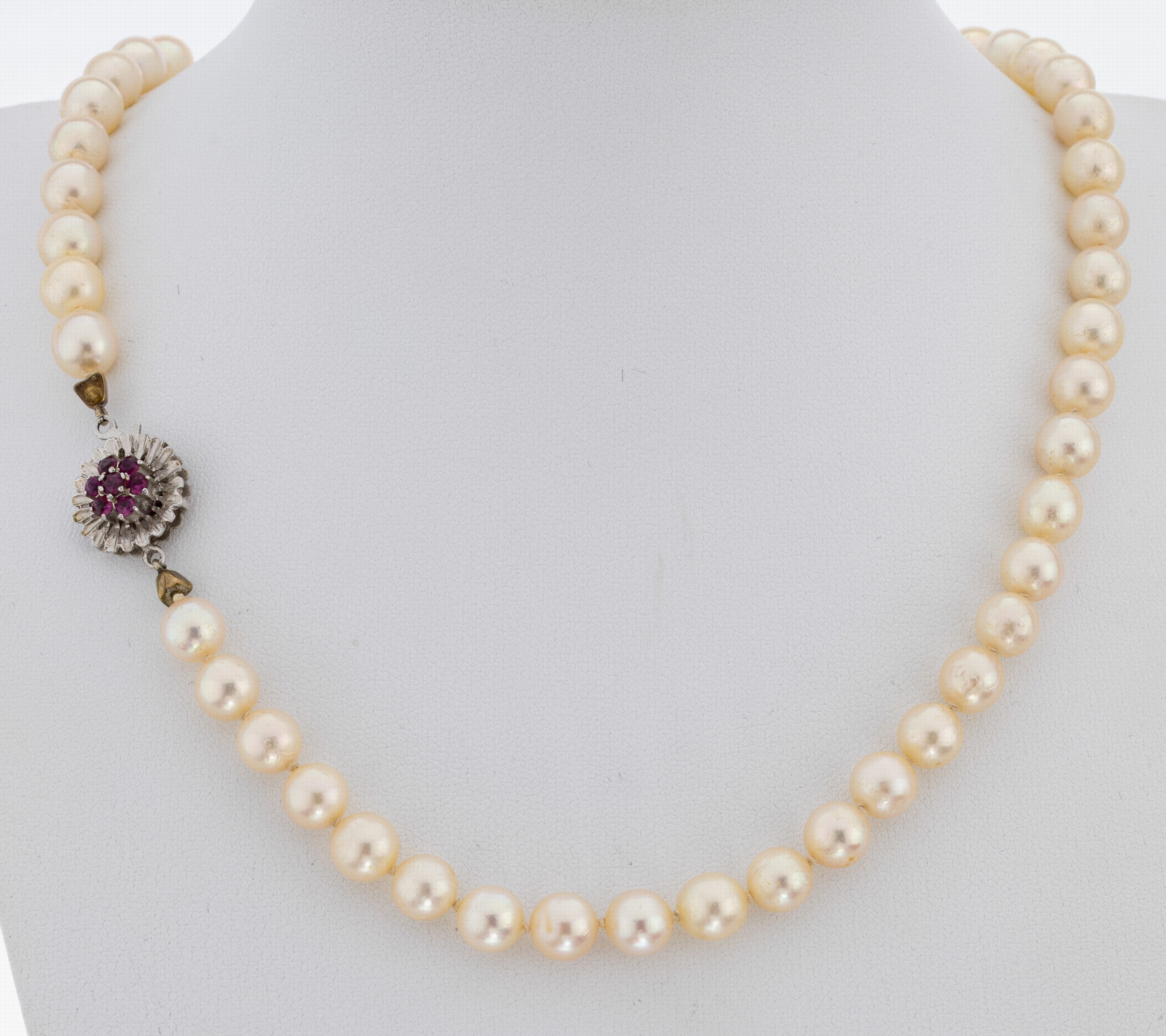Image 27086649 - Perl-Collier mit 18 kt Gold Rubin-Schließe, WG 750/000, Akoyazuchtperlen, D. ca. 7-7.2 ...
