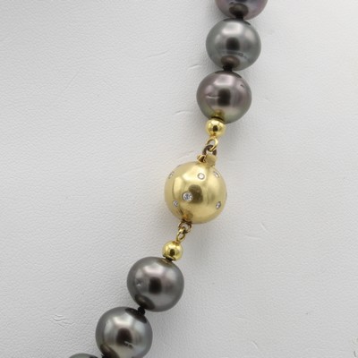 27086605a - Tahitiperlcollier, Kugelschließe GG 750/000, Diam. zus. ca. 0.08 ct Weiß/si, Perld. ...