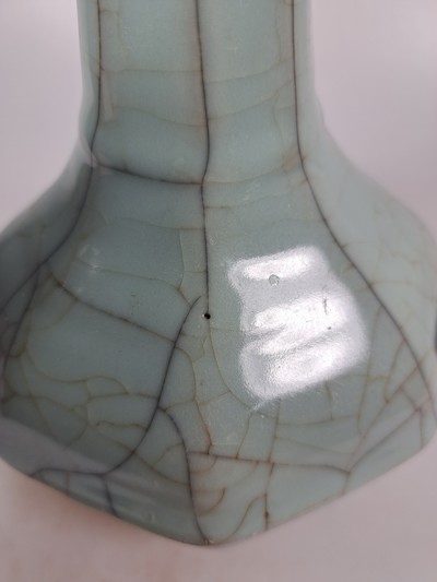 27086606k - Seladon-Vase, China, mit Craquelé, octagonale Form, langer Hals, am Ausguß ...