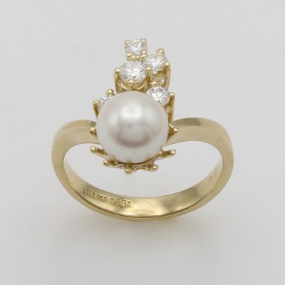 27086844a - Ring mit Süßwasserzuchtperle und Brillanten, GG 585/000, 5 Brill. zus. ca. 0.36 ct ...