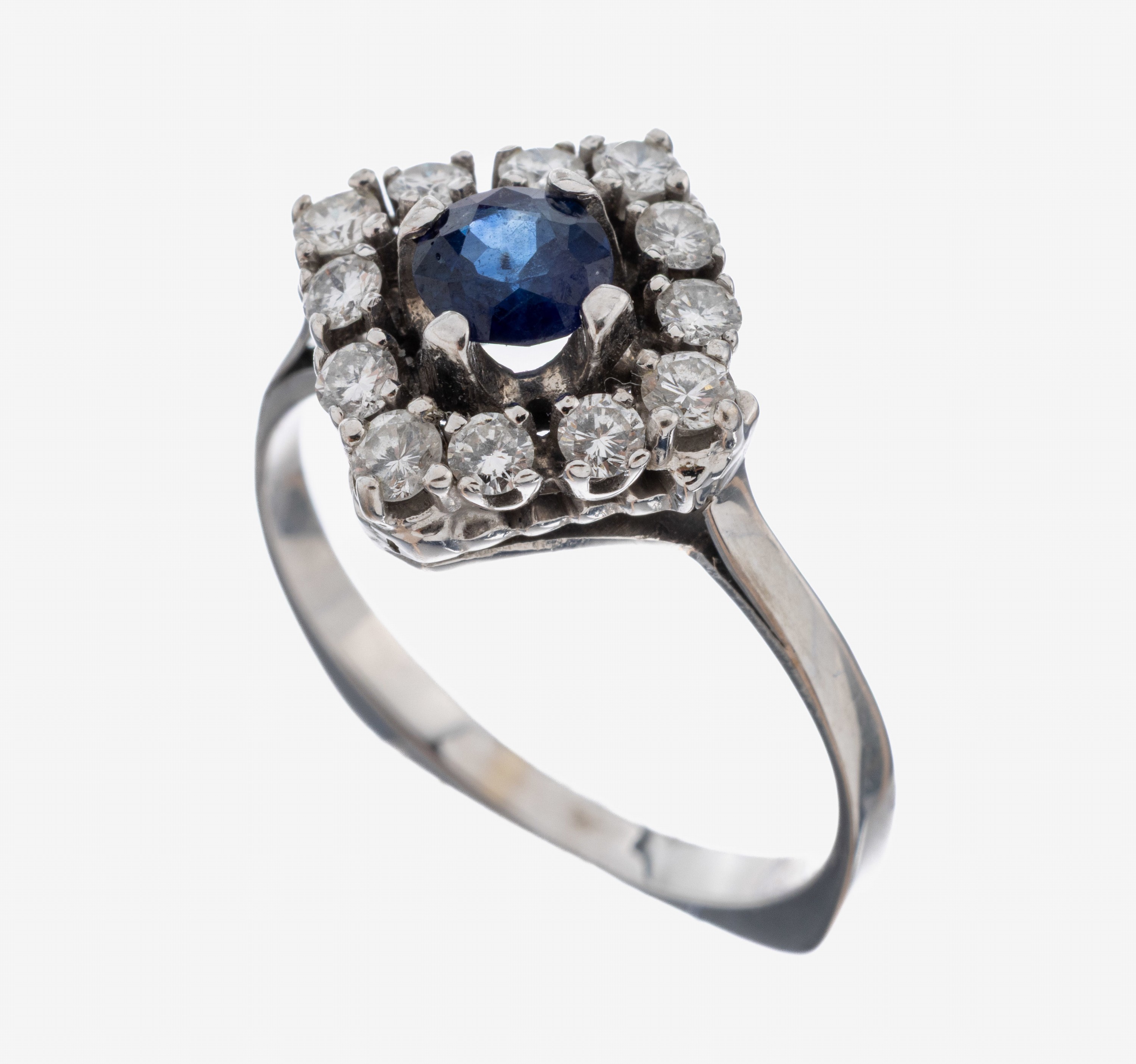 Image 27086966 - 14 kt Gold Saphir-Brillant-Ring, WG 585/000 gepr., mittig rundfacett. Saphir ca. 0.50 ...