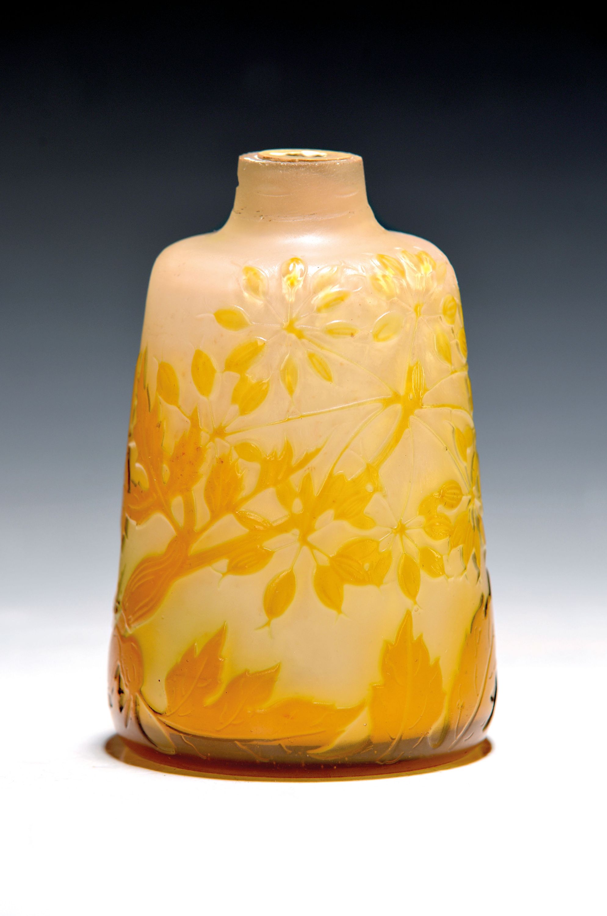 Image 27087181 - Lampenfuß, Emile Galle, Nancy, um 1900, farbloses Schichtglas, milchweisser ...