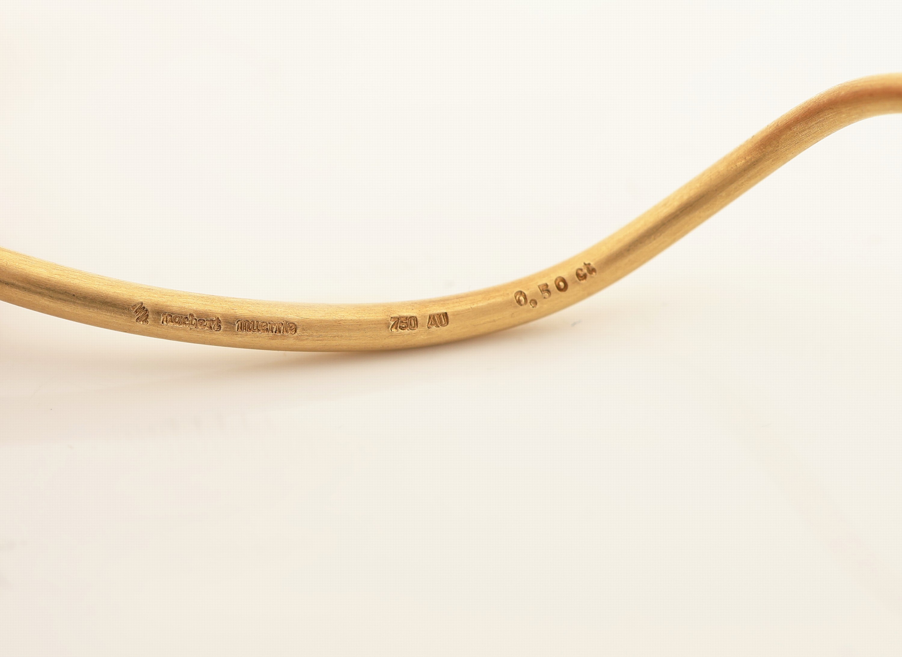 Detail b: Ausgefallene 18 kt Gold Brillant-Anstecknadel, GG 750/000, Oberfläche sat., geschwungenes abstraktes Design, Brillant ca. 0.50 ct (grav.) Weiß/si, ...
