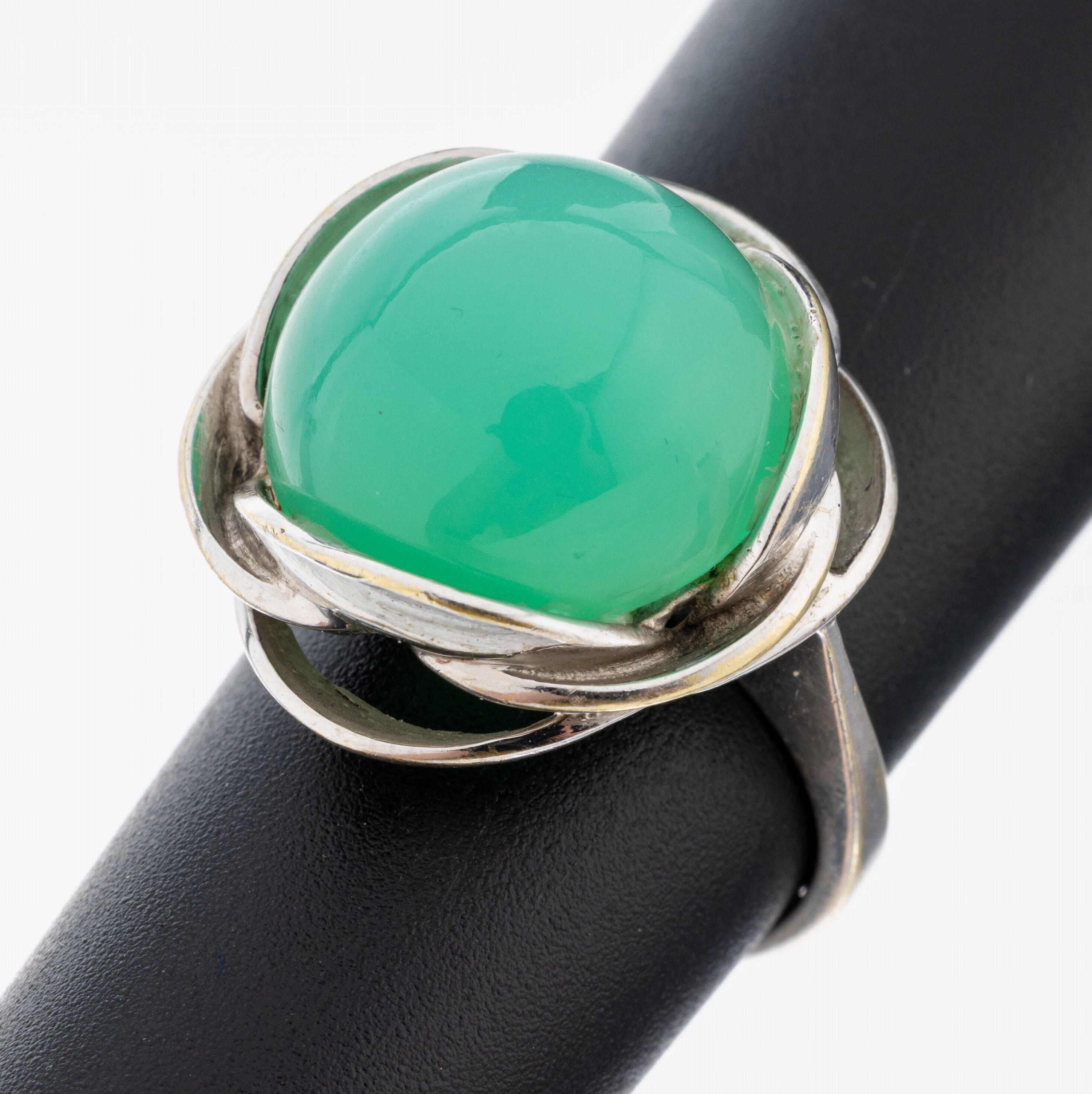 Image 27087194 - 14 kt Gold Chrysopras-Ring, WG 585/000, runder Chrysopras-Cabochon ca. 14.00 ct, RW 53, ...