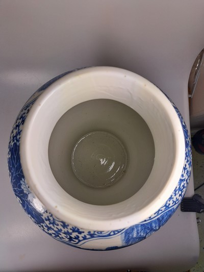 27087179n - Deckelvase mit Blaumalerei, China, 20.Jh., Porzellan, unterglasurblaue Malerei, Paar ...