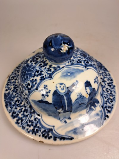 27087179o - Deckelvase mit Blaumalerei, China, 20.Jh., Porzellan, unterglasurblaue Malerei, Paar ...