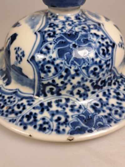 27087179r - Deckelvase mit Blaumalerei, China, 20.Jh., Porzellan, unterglasurblaue Malerei, Paar ...