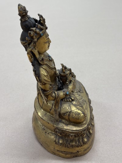 27087184d - Amitayus mit Amrita-Gefäß, Tibet, 1.Hälfte 19.Jh., Bronze feuervergoldet, Besatz mit ...