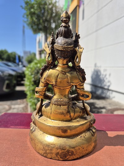 27087184p - Amitayus mit Amrita-Gefäß, Tibet, 1.Hälfte 19.Jh., Bronze feuervergoldet, Besatz mit ...