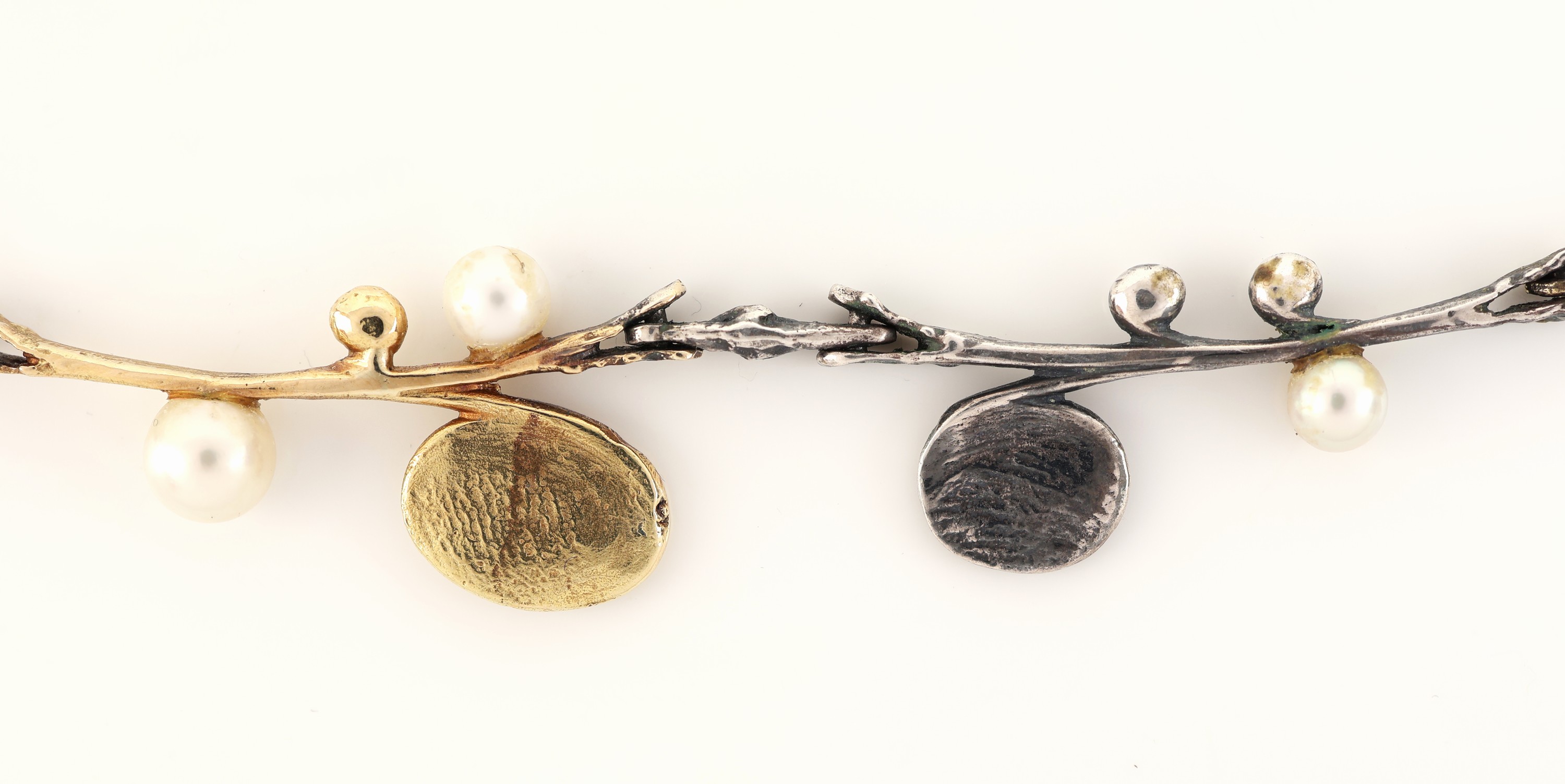 Detail a: Ausgefallenes 14 kt Gold und Silber Perl- Collier, GG 585/000 und 835er Silber, abstraktes Design, 6 Akoyazuchtperlen, L. ca. 41 cm, ...