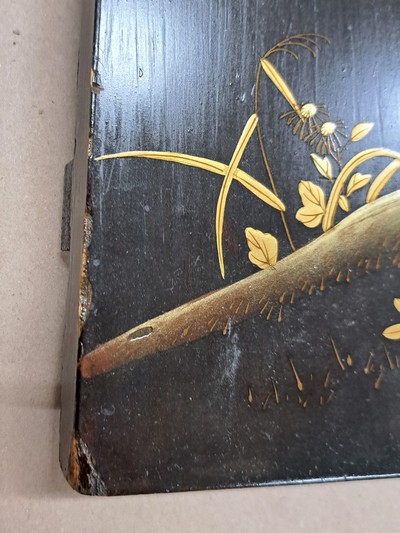 27087301g - Paar Lacktafeln, Japan, um 1900, Perlhuhn mit Blumen und Schwalbe, Lackarbeit mit ...