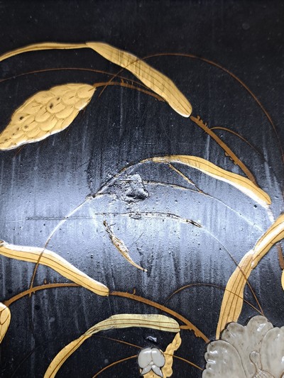 27087301n - Paar Lacktafeln, Japan, um 1900, Perlhuhn mit Blumen und Schwalbe, Lackarbeit mit ...
