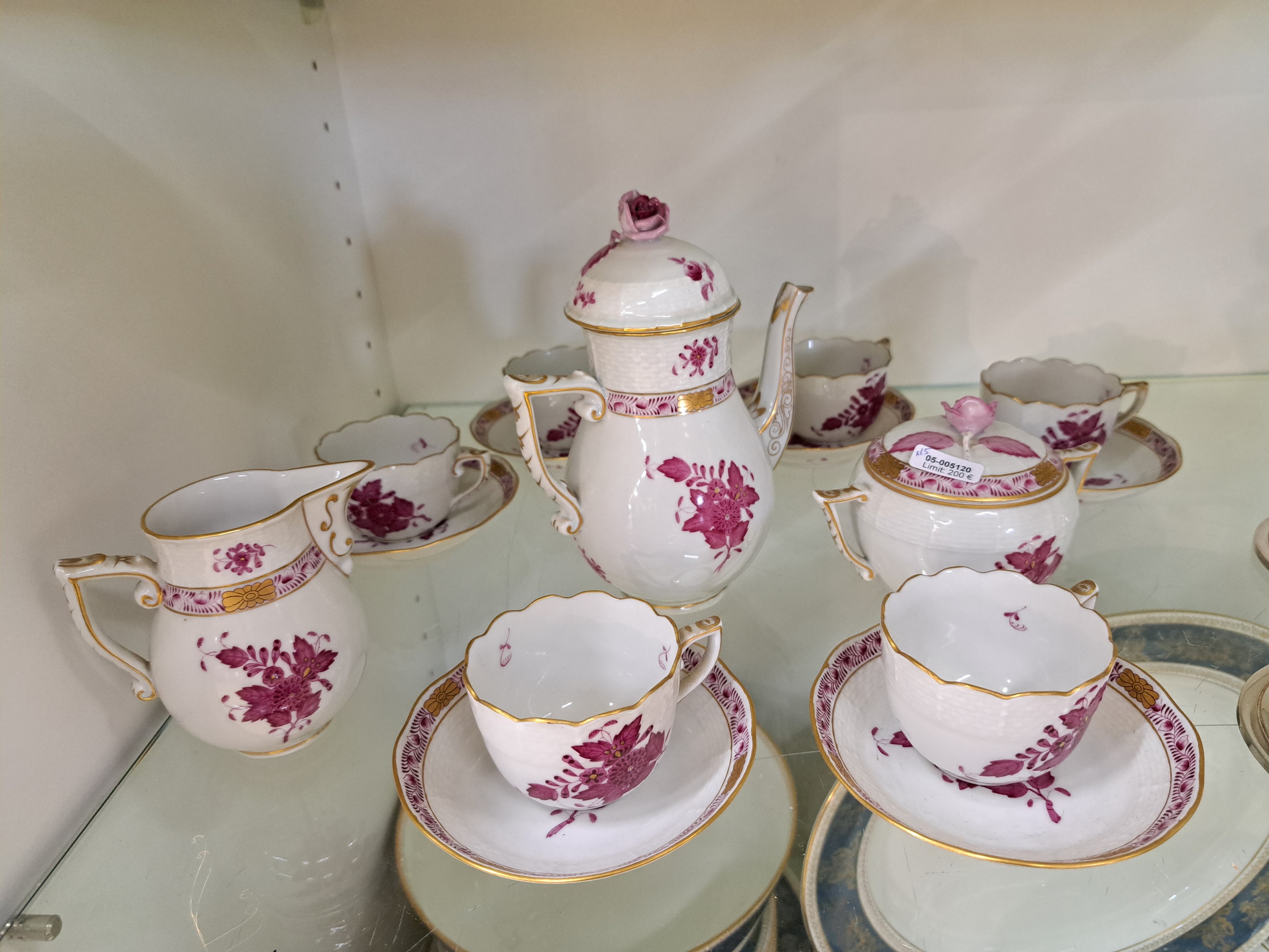 Detail a: Mokka-/Espressoservice, Herend, Apponyi Purpur, 2. Hälfte 20. Jh., Mokkakanne, Zuckerdose und Sahnekännchen, 6 Tasse mit Untertassen, purpurfarbene ...