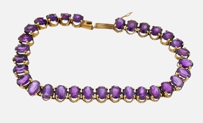 27087687a - 18 kt Gold Amethyst-Armband, GG 750/000, 31ovalfacett. Amethyste zus. ca. 25.00 ct, L. ...