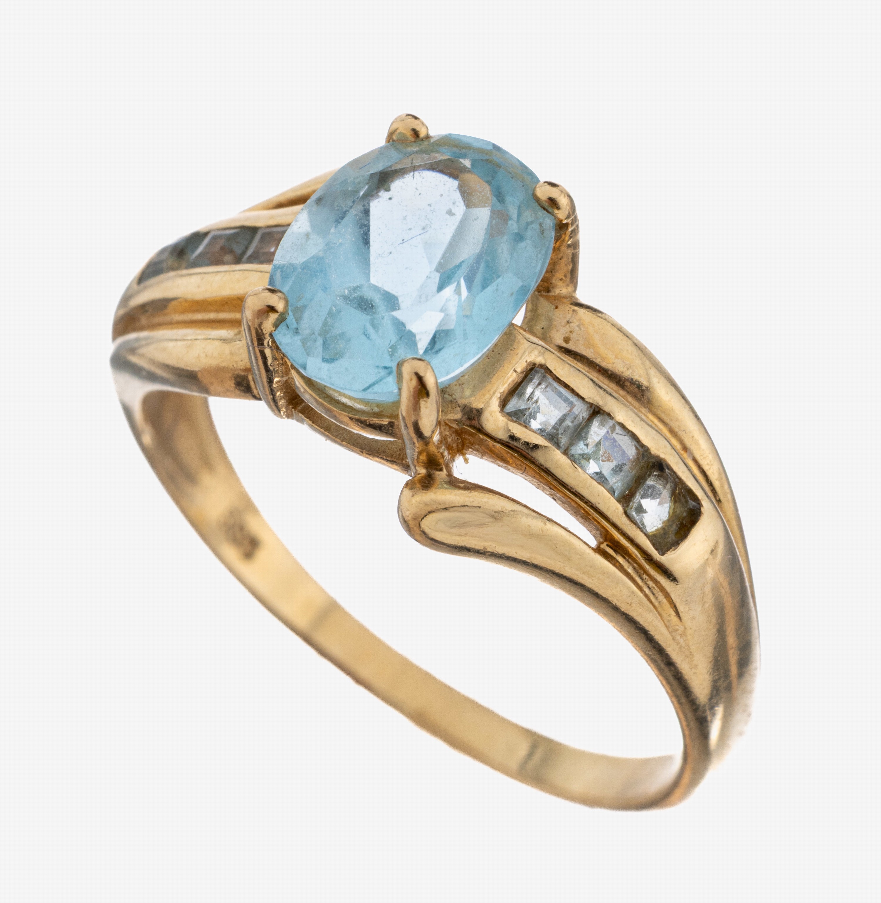 Image 27087723 - 14 kt Gold Topas-Ring, GG 585/000, ovalfacett. Blautopas und 6 Carrees (beh.) zus. ca. ...