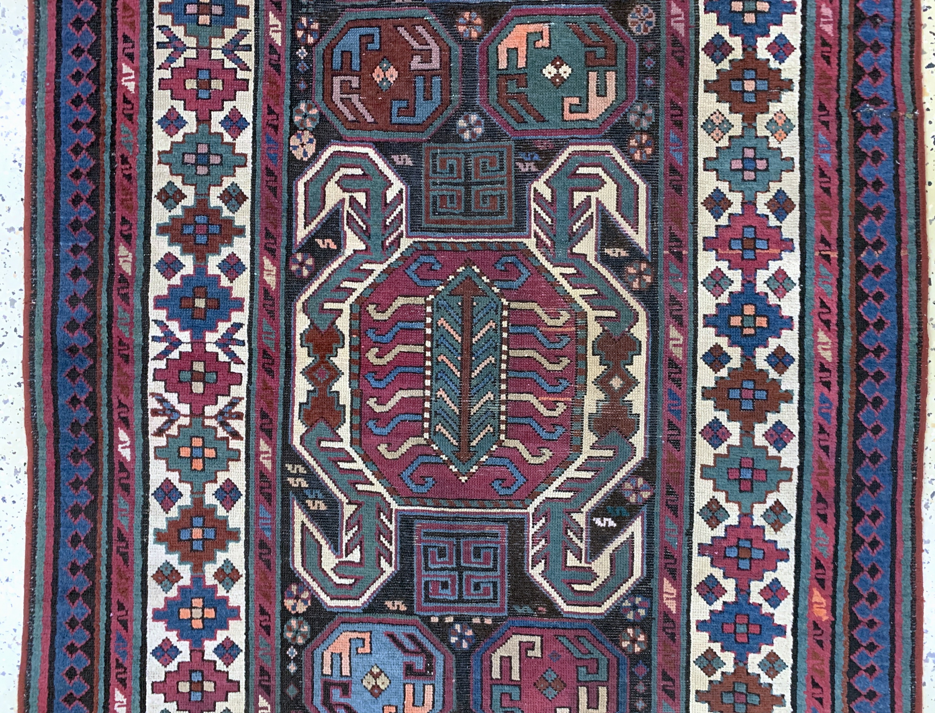 Detail b: "Lenkoran"Kazak antik, Kaukasus, 19.Jhd, Wolle auf Wolle, ca. 270 x 115 cm, EHZ: 2-3, (alte Restaurierungen)