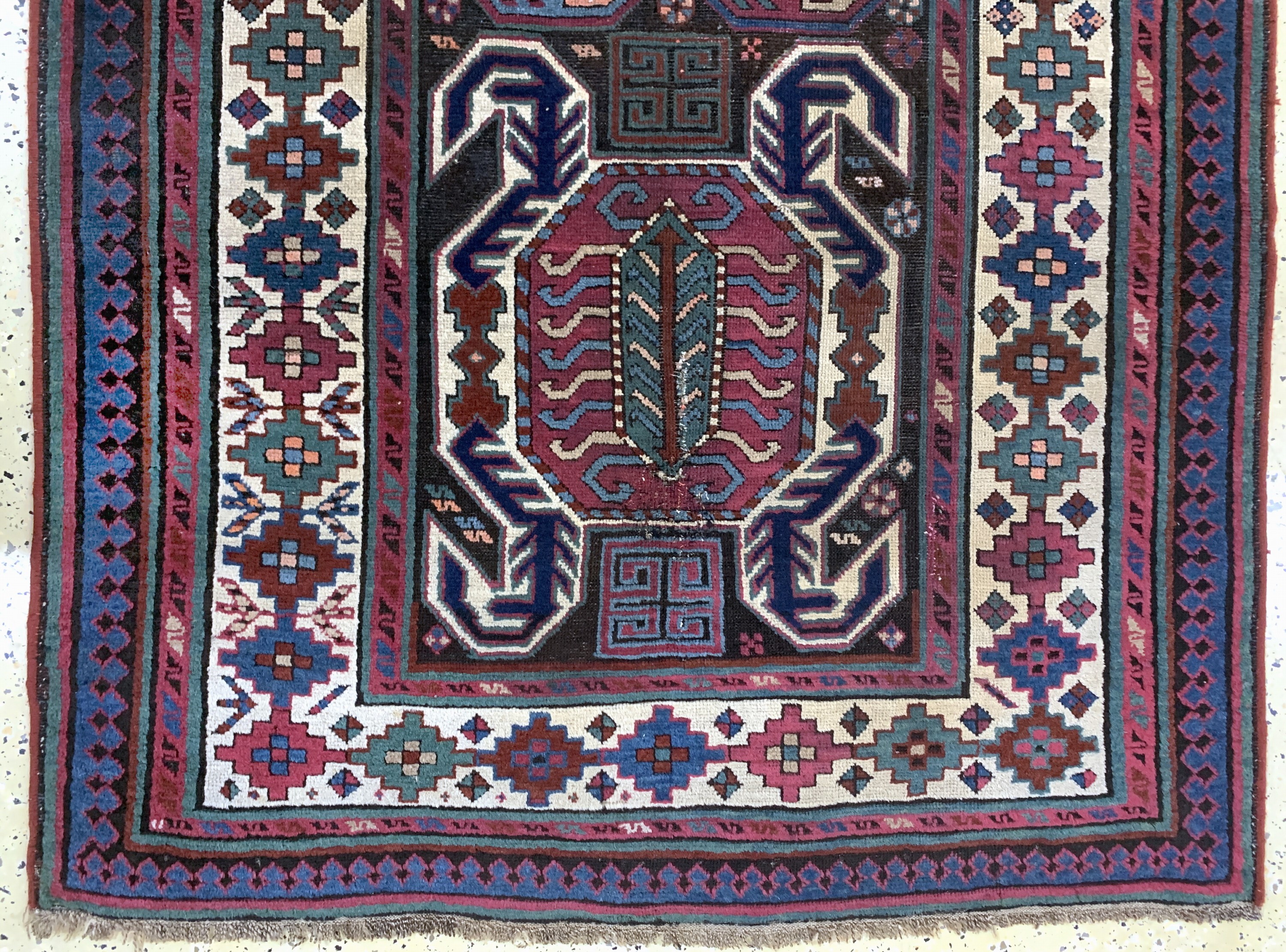 Detail c: "Lenkoran"Kazak antik, Kaukasus, 19.Jhd, Wolle auf Wolle, ca. 270 x 115 cm, EHZ: 2-3, (alte Restaurierungen)