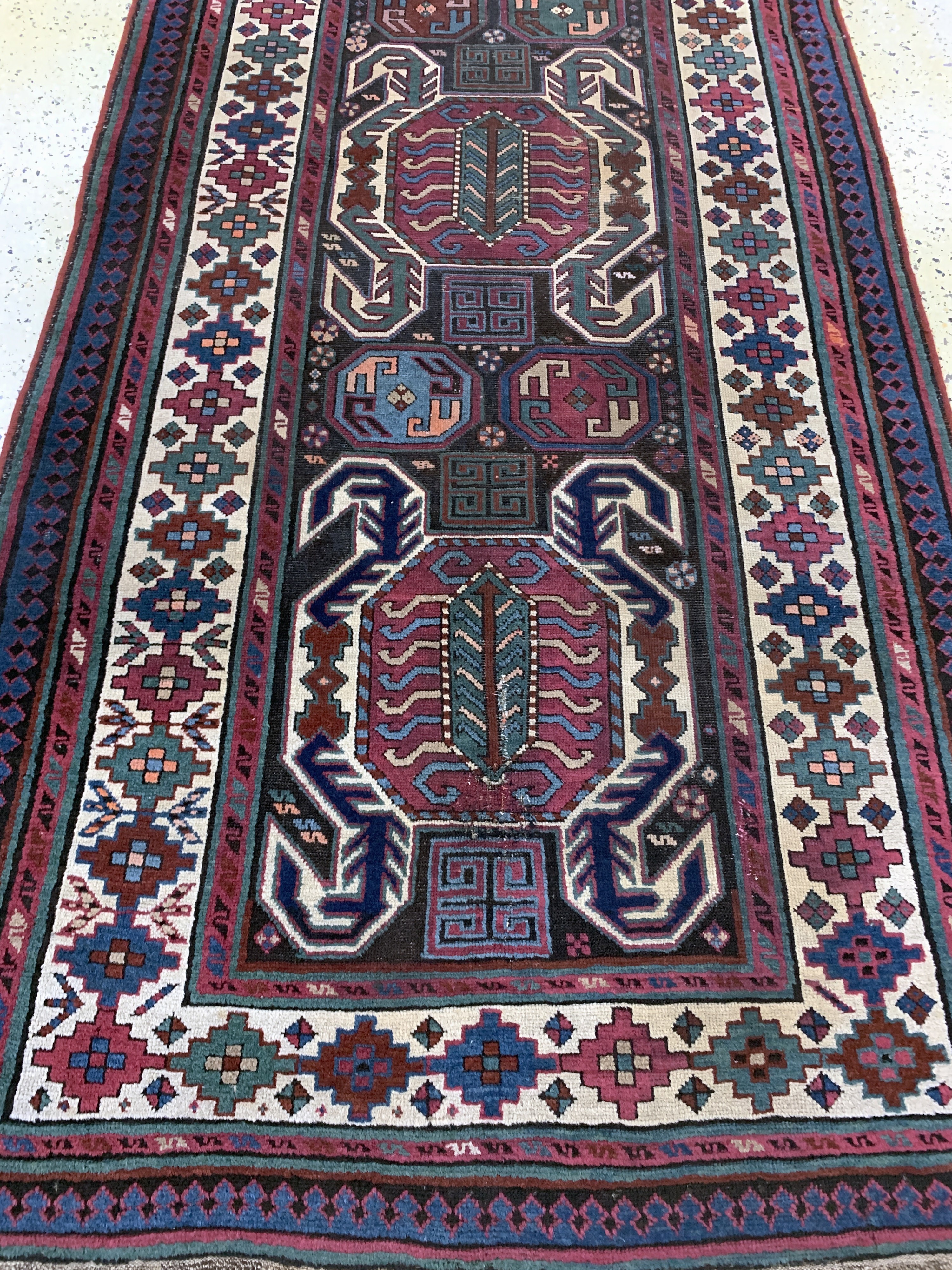Detail e: "Lenkoran"Kazak antik, Kaukasus, 19.Jhd, Wolle auf Wolle, ca. 270 x 115 cm, EHZ: 2-3, (alte Restaurierungen)