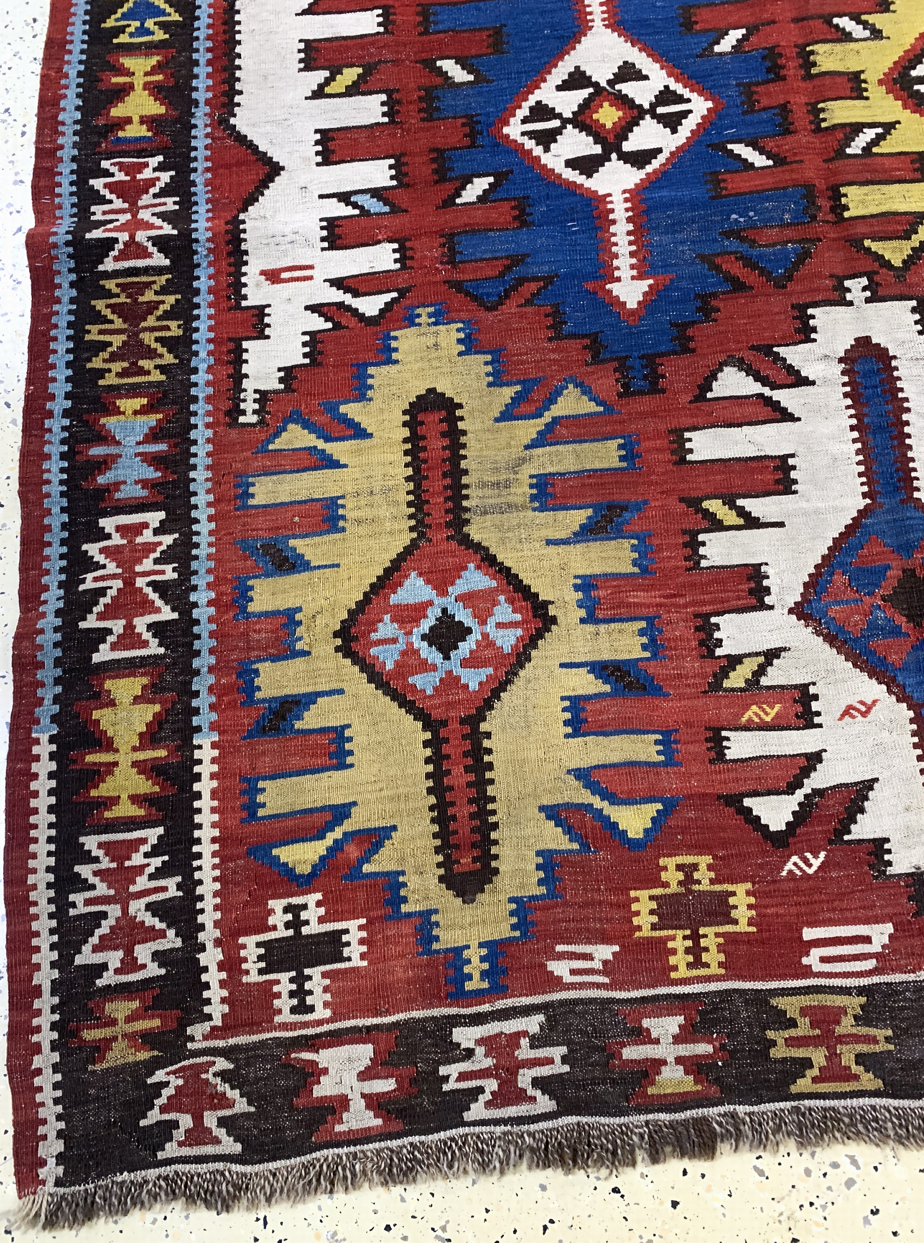Detail b: Kuba Kelim antik, Kaukasus, 19.Jhd, Wolle auf Wolle, ca. 370 x 175 cm, EHZ: 2, (alte Restaurierungen)