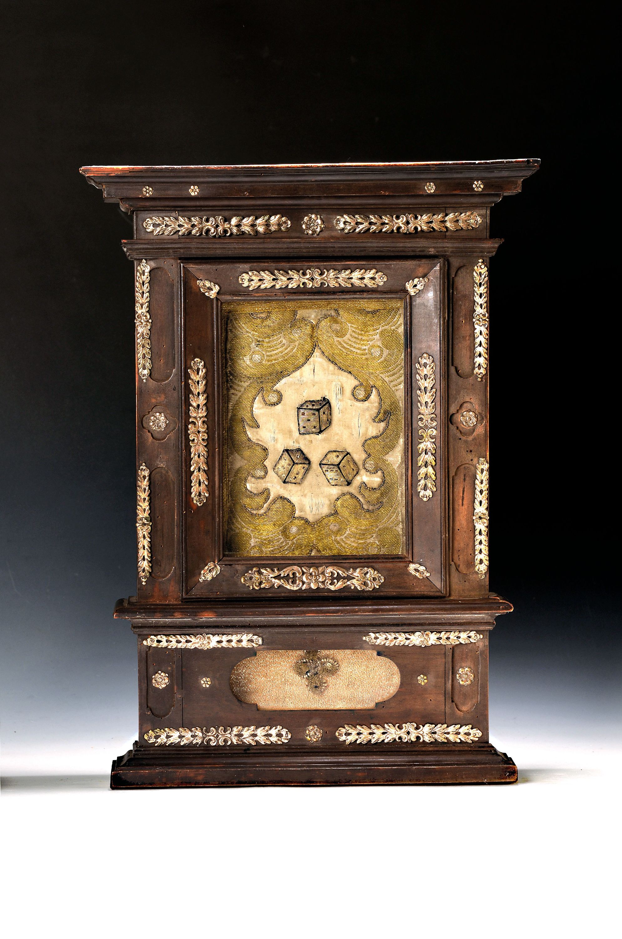 Image 27087762 - Retabel als Hausaltar, wohl Bayern, frühes 19. Jh., Nadelholzrahmen schwarz gefasst, ...