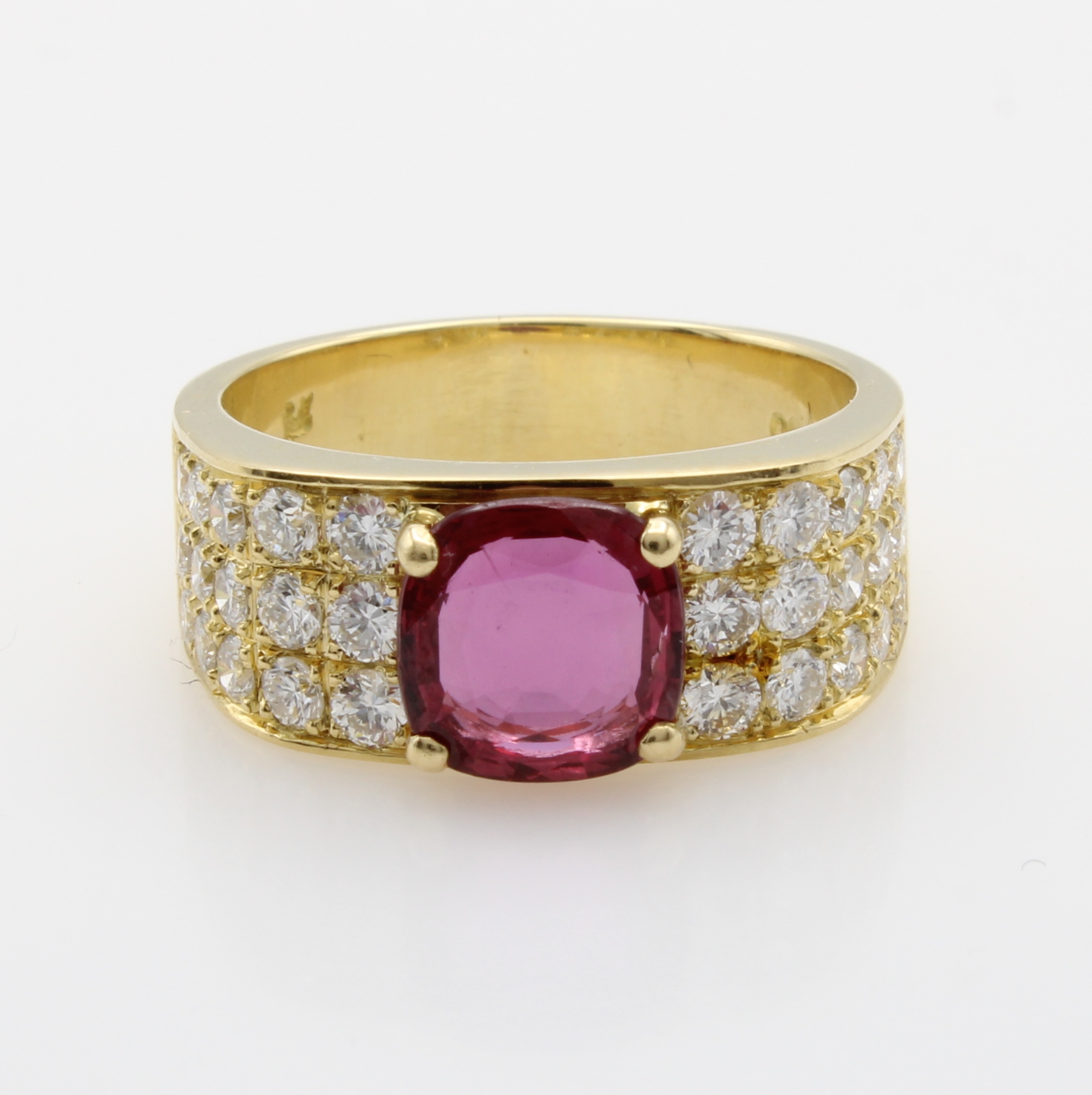Image 27087786 - Ring mit Siam-Rubin und Brillanten, GG 750/ 000, Siam-Rubin in Krappenfassung ca. 2.22 ...