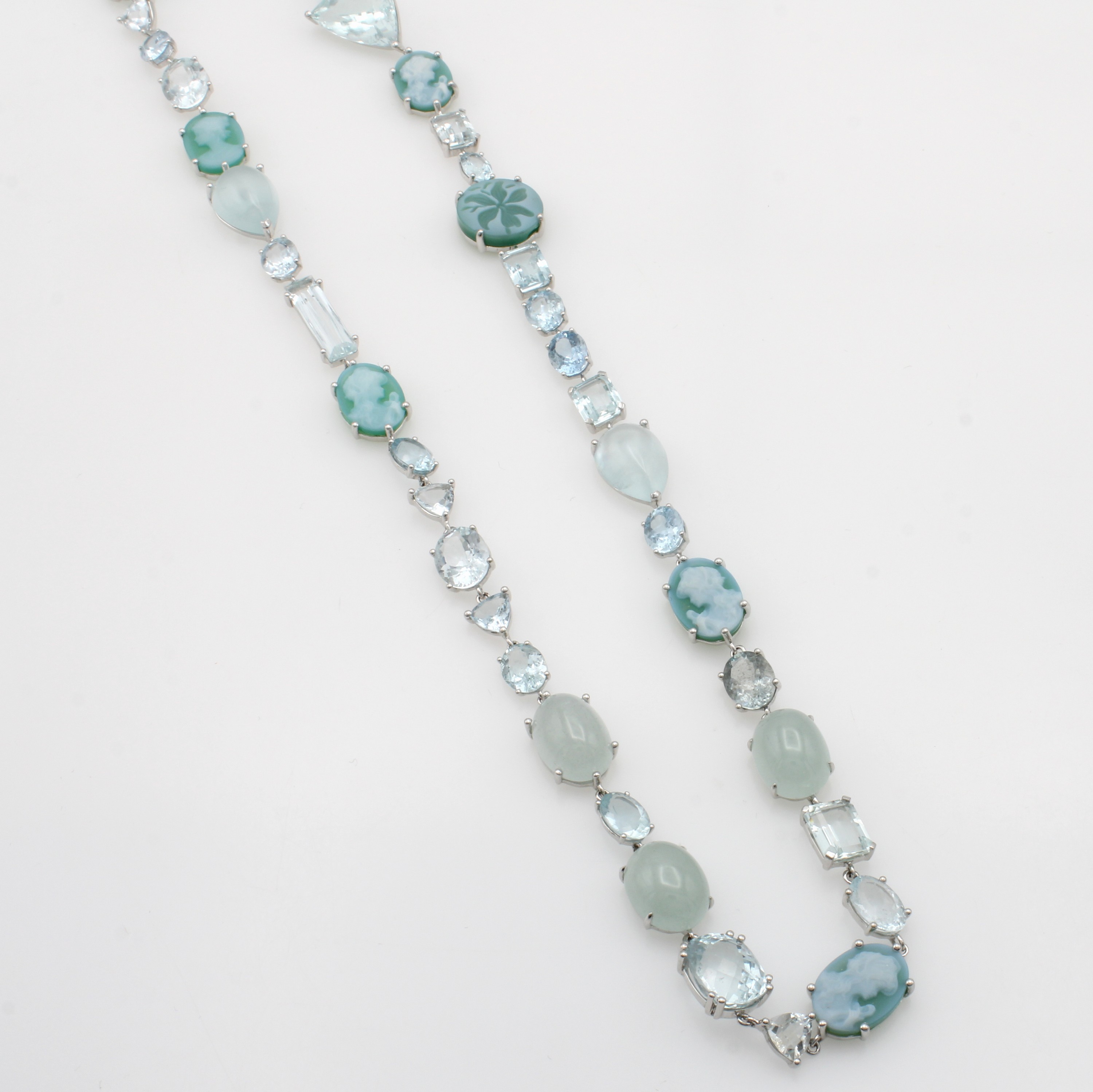 Image 27087790 - Kette mit Aquamarinen und Gemmen, WG 750/000, Cabochons u. facett. Aquam. in versch. ...