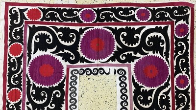 27087761e - Seiden Susani antik, Uzbekistan, um 1900, Seiden-Stickerei, ca. 225 x 148 cm, ...