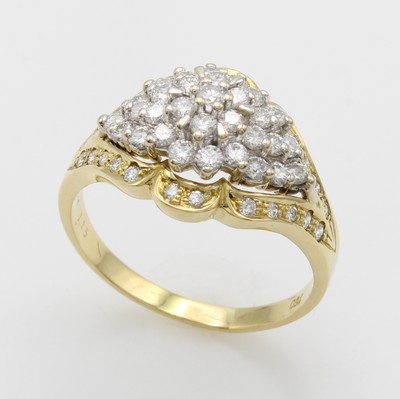 27087787a - Ring mit Brillanten, GG/WG 750/000, Brill. z.T. in WG Krappenfassungen zus. ca. 0.98 ct ...
