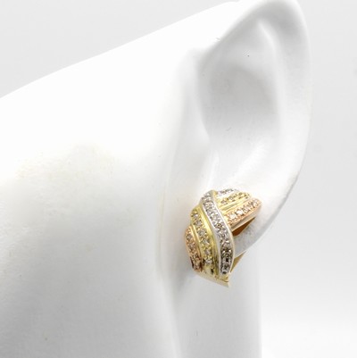 27087788b - Paar Steckcreolen mit Diamanten, GG/WG/RG 585/000, Diam. zus. ca. 0.66 ct Braun/si ...