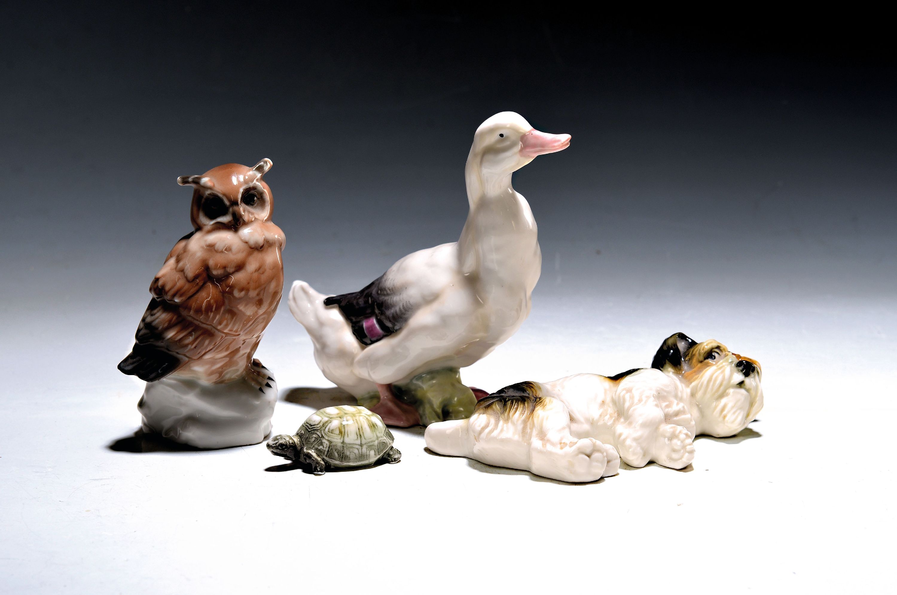 Image 27088173 - 4 Tierfiguren, Ens, Volkstedt, nach 1919, Porzellan, farbig staffiert, auf Stein ...