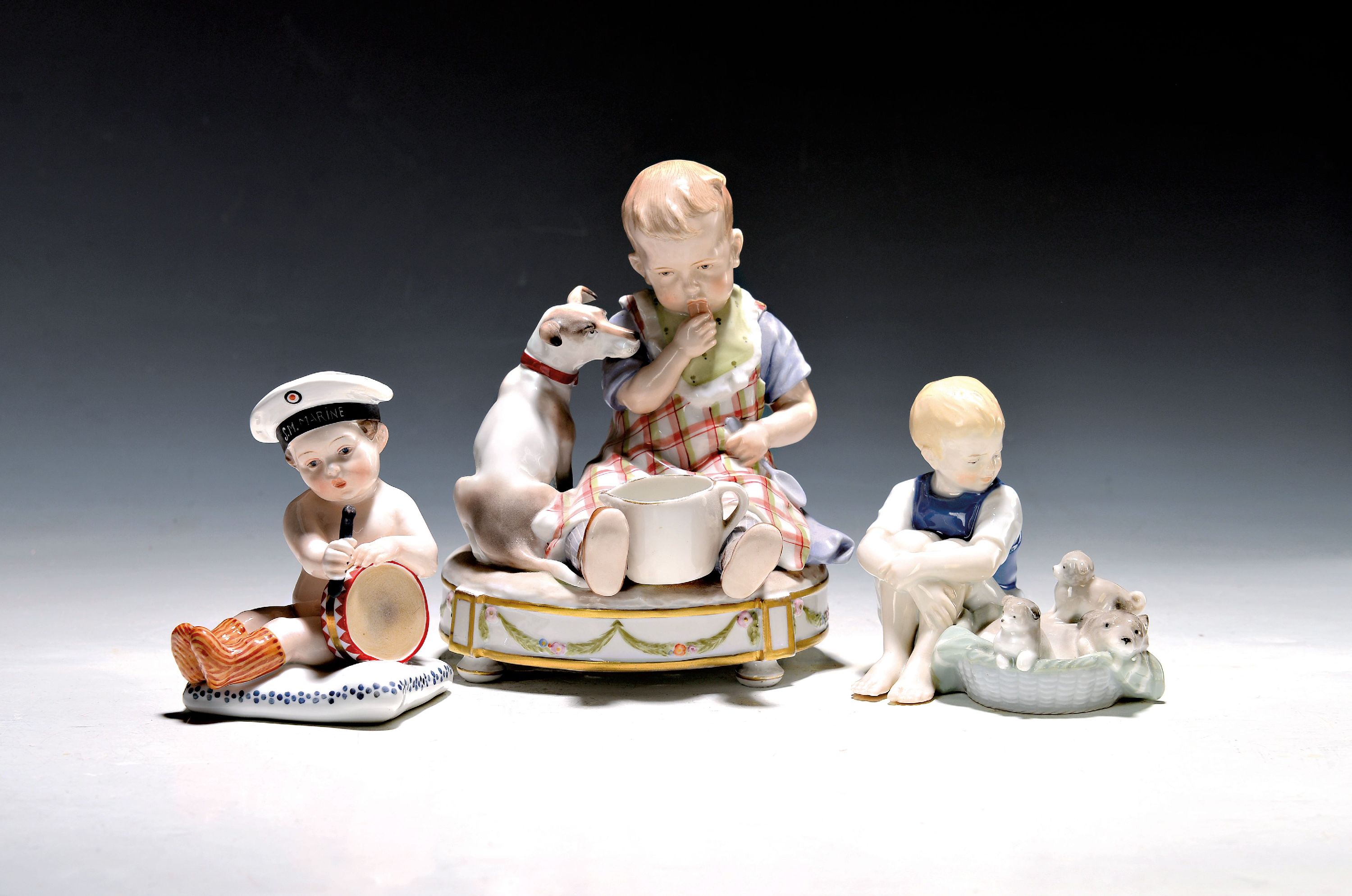 Image 27088174 - 3 Kinderfiguren, Karl Ens, Volkstedt, vor 1927, Porzellan, farbig staffiert, Knabe mit ...