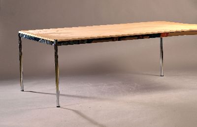 27088315a - Konferenztisch, USM Haller, Metallbeine verchromt, Holzplatte, ca. 74x200x120 cm, EZ 2