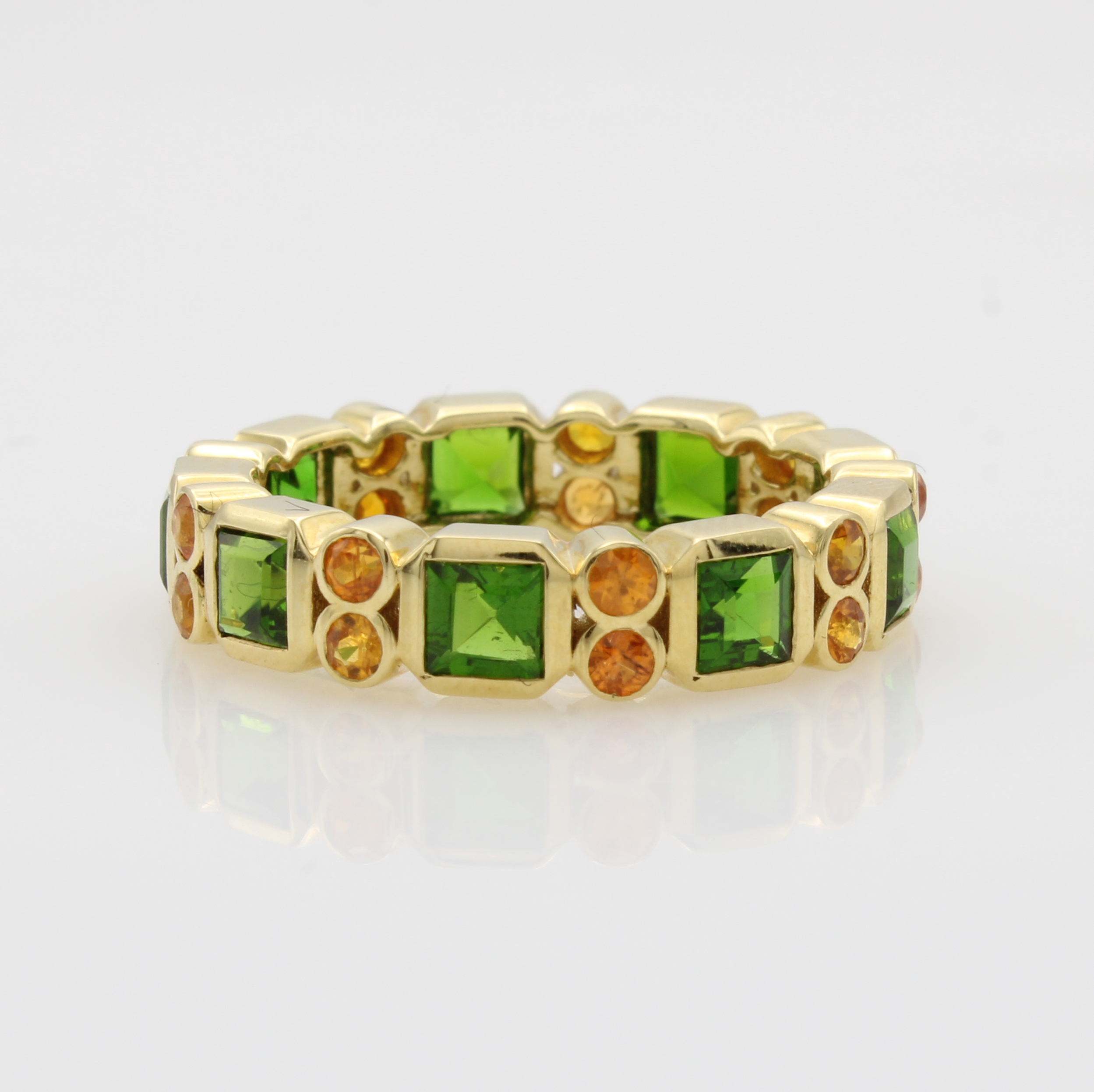 Image 27088533 - Ring mit Farbsteinen, GG 750/000, 9 Chrom- diopside zus. ca. 2.24 ct, 18 Mandarin Gra- ...