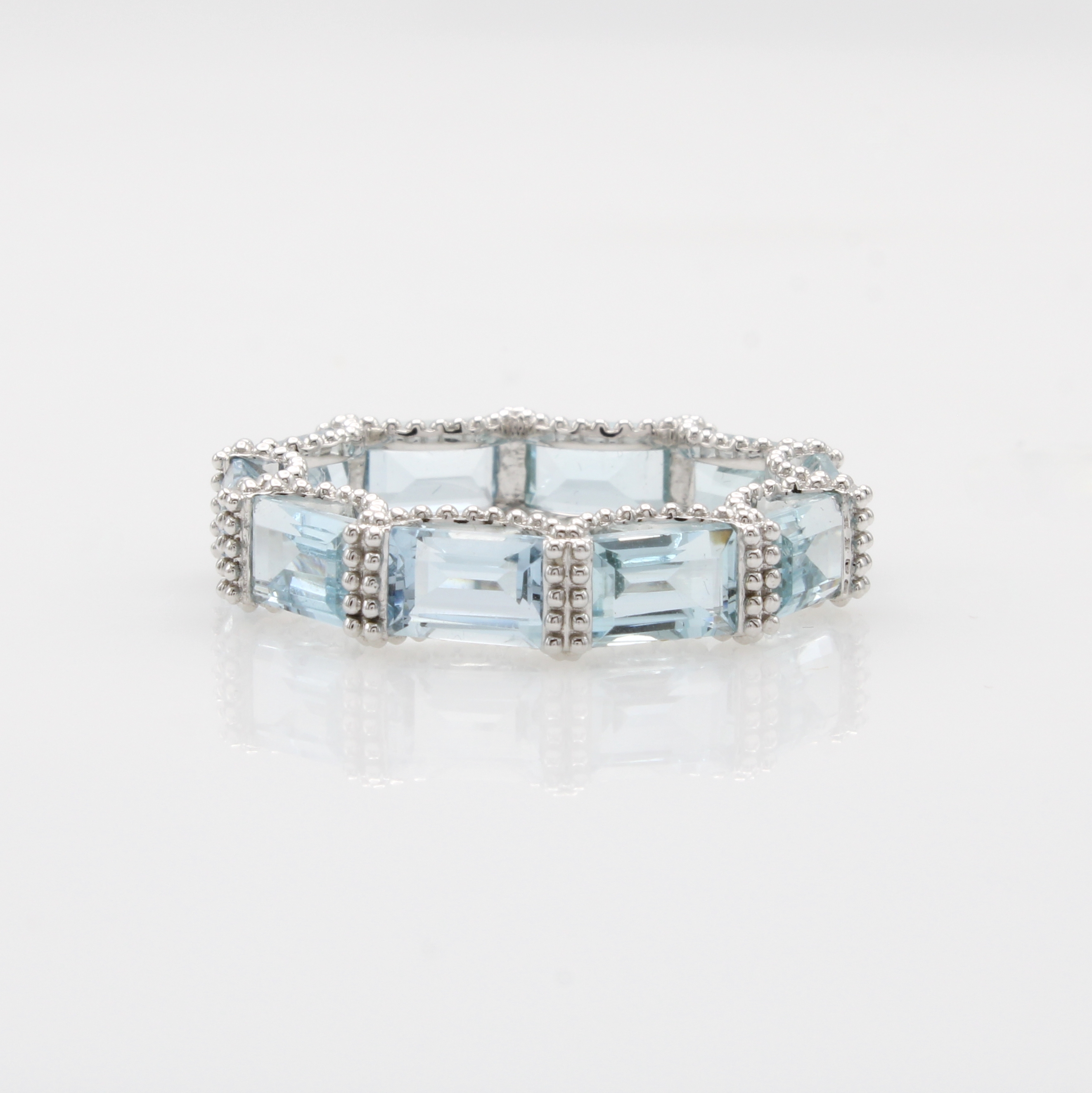 Image 27088540 - Ring mit Aquamarinen, WG 585/000, 10 Aqua- marinbaguettes zus. ca. 5.55 ct, RW ca. 55 ...