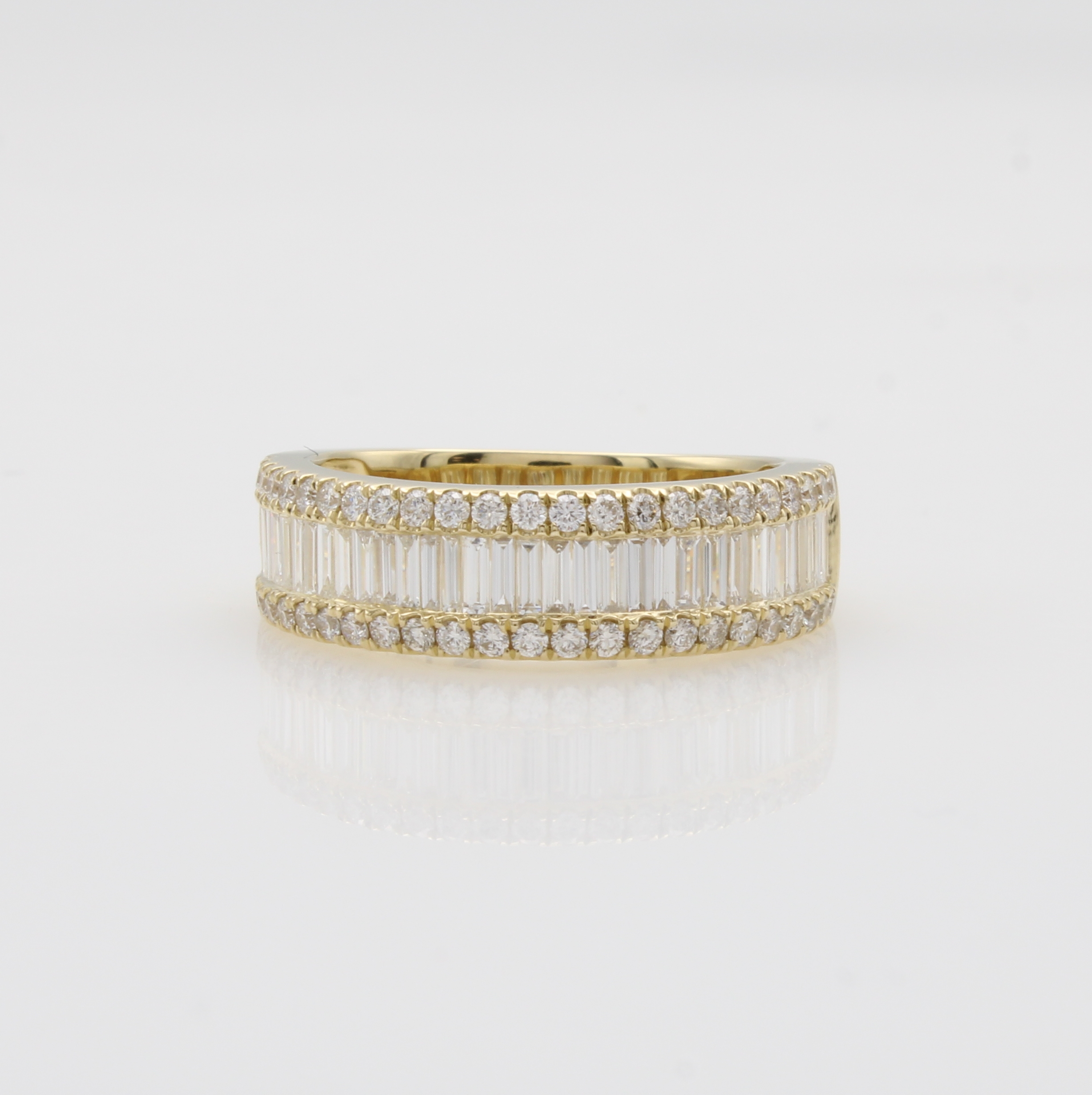 Image 27088541 - Ring mit Brillanten und Diamanten, GG 585/ 000, 81 Diam. u. Brill. zus. ca. 1.08 ct ...