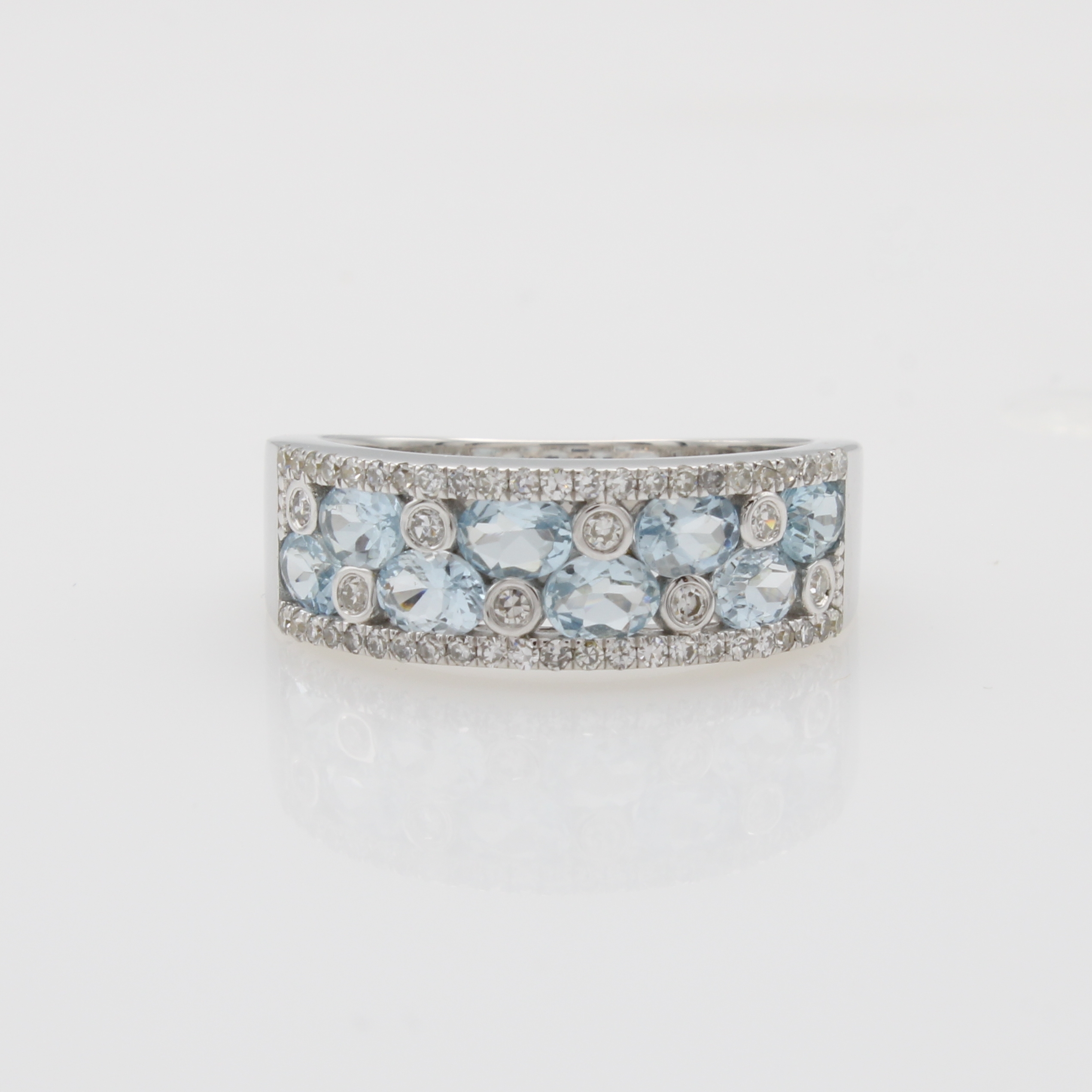 Image 27088544 - Ring mit Aquamarinen und Brillanten, WG 585 /000, 54 Brill. zus. ca. 0.28 ct feines ...
