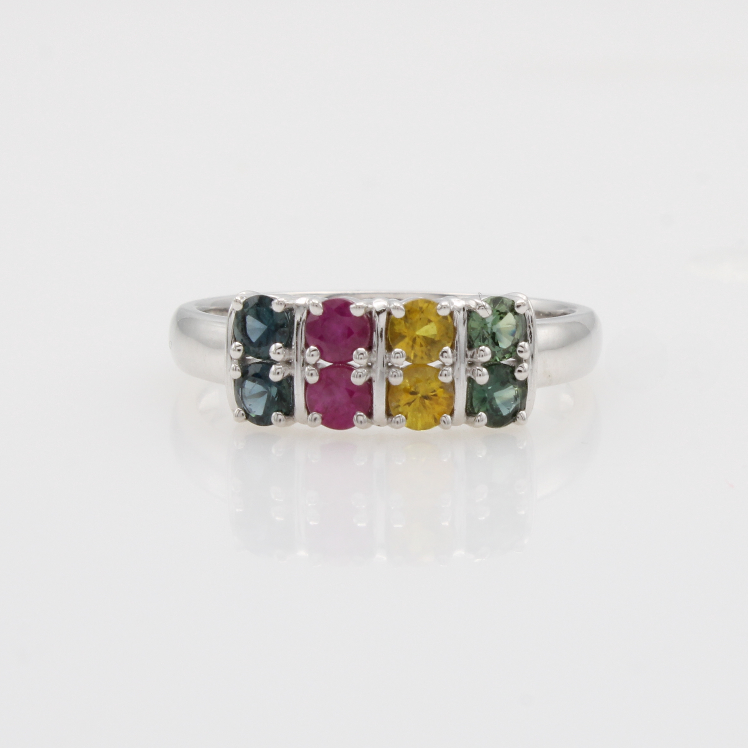 Image 27088551 - Ring mit Saphiren, WG 750/000, 8 bunte Saphire zus. ca. 0.96 ct, RW ca. 55 Schätzpreis: ...