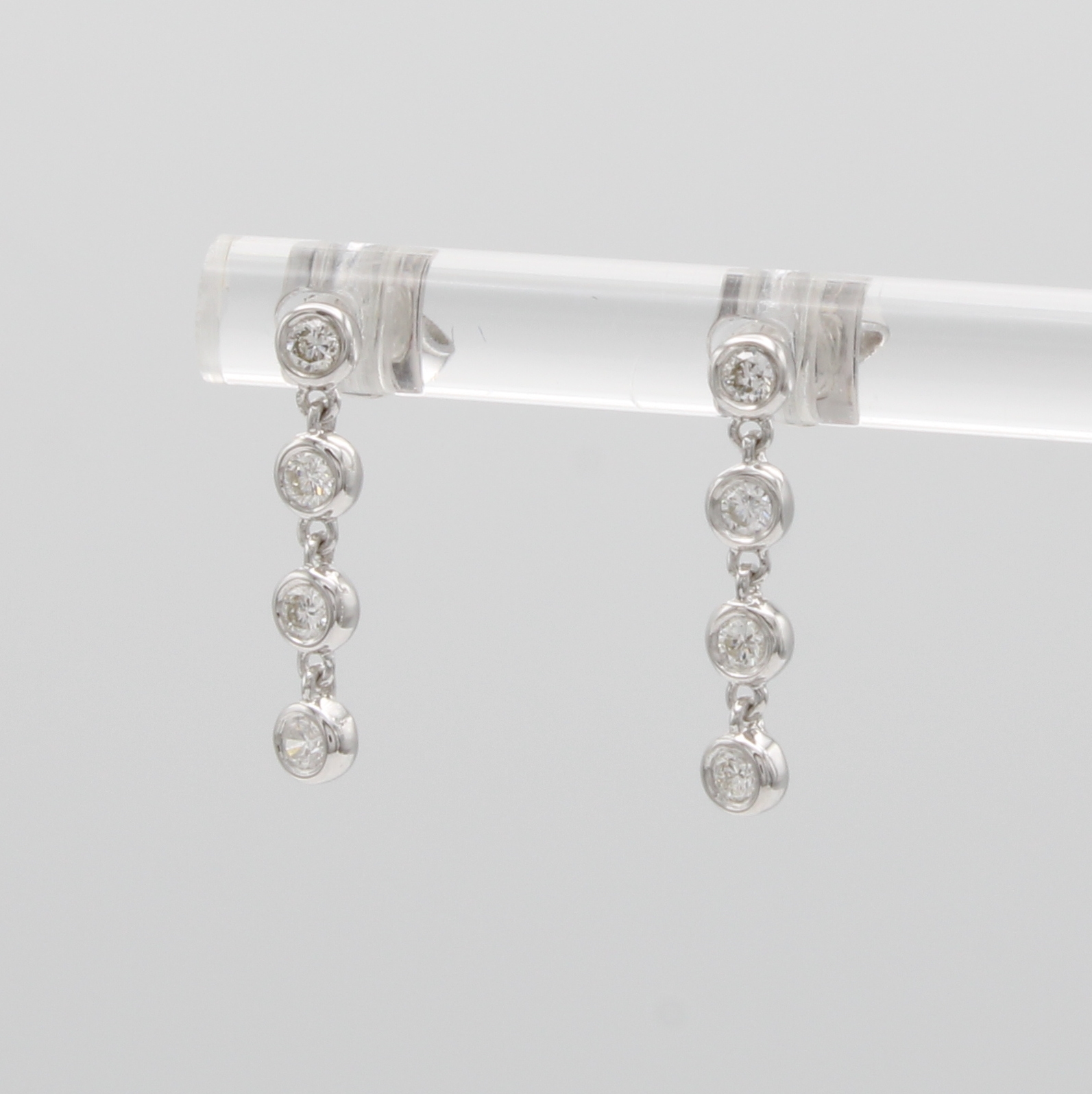 Image 27088567 - Paar Ohrstecker mit Brillanten, WG 585/000, 8 Brill. zus. ca. 0.22 ct feines Weiß/vs-si ...