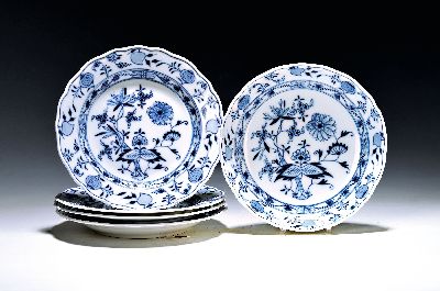 Image 5 Teile Porzellan, Meissen, 1. Hälfte 20. Jh., blaues Zwiebelmuster unter der Glasur, ...