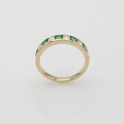 27088539a - Ring mit Brillanten und Smaragden, GG 585/ 000, 6 Brill. zus. ca. 0.54 ct Weiß/si-p, 5 ...