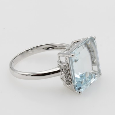 27088547b - Ring mit Aquamarin und Brillanten, WG 585/ 000, Aquamarin ca. 7.65 ct, 10 Brill. seitl. ...