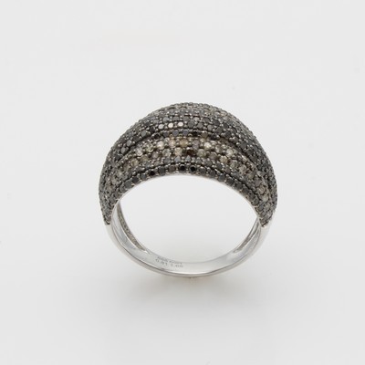 27088557a - Ring mit Diamanten, WG 585/000, 114 Diam. zus. ca. 1.65 ct Braun/si-p, 282 Diam. zus. ...