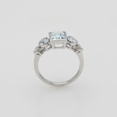 27088565a - Ring mit Aquamarinen und Brillanten WG 585/ 000, 2 Brill. zus. ca. 0.20 ct feines ...