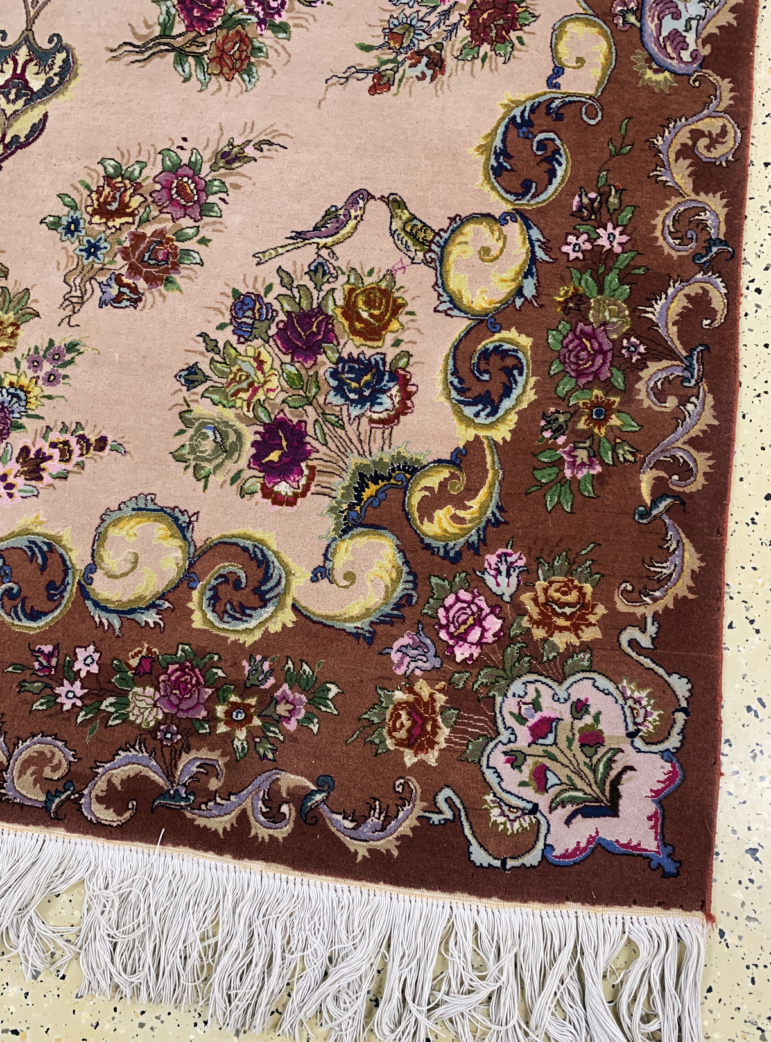 Detail a: Täbriz fein(50 Raj), Persien, Ende 20.Jhd, Korkwolle mit Seide, ca. 256 x 158 cm Mottenfraß am Rand, EHZ: 2(Abrasch)