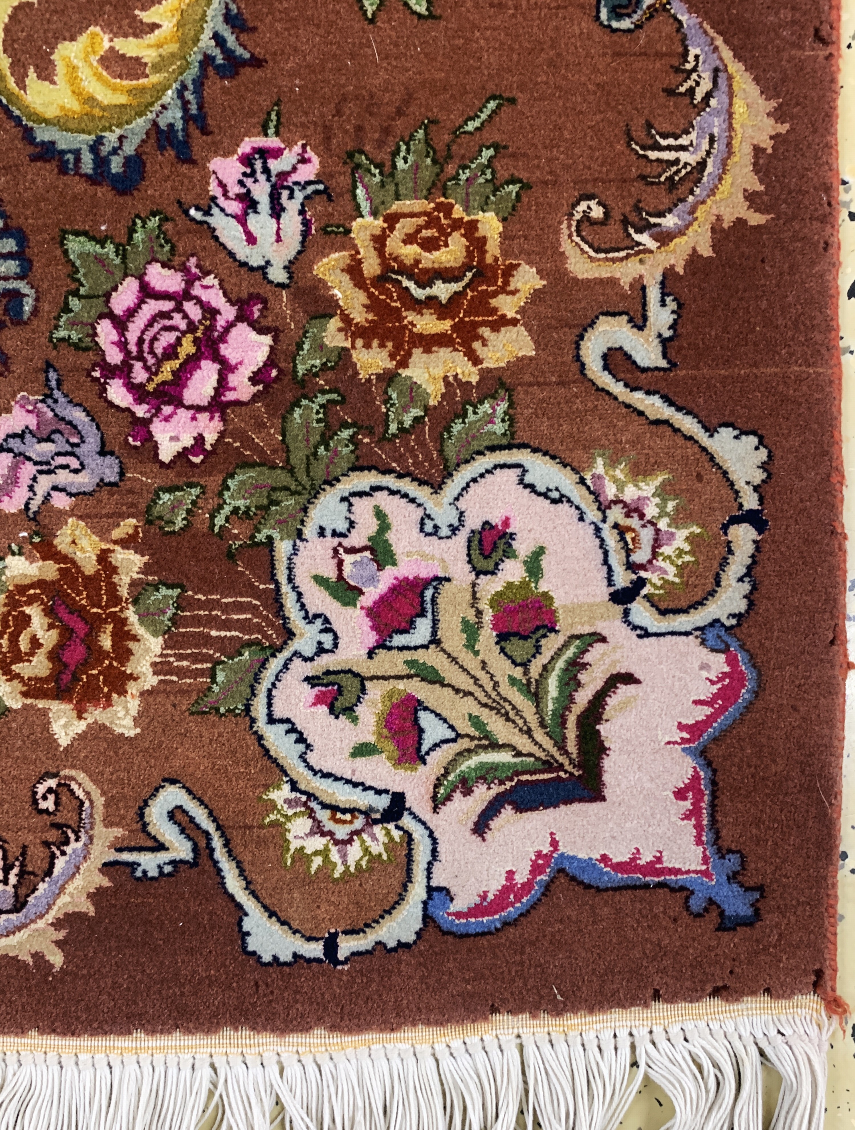 Detail g: Täbriz fein(50 Raj), Persien, Ende 20.Jhd, Korkwolle mit Seide, ca. 256 x 158 cm Mottenfraß am Rand, EHZ: 2(Abrasch)