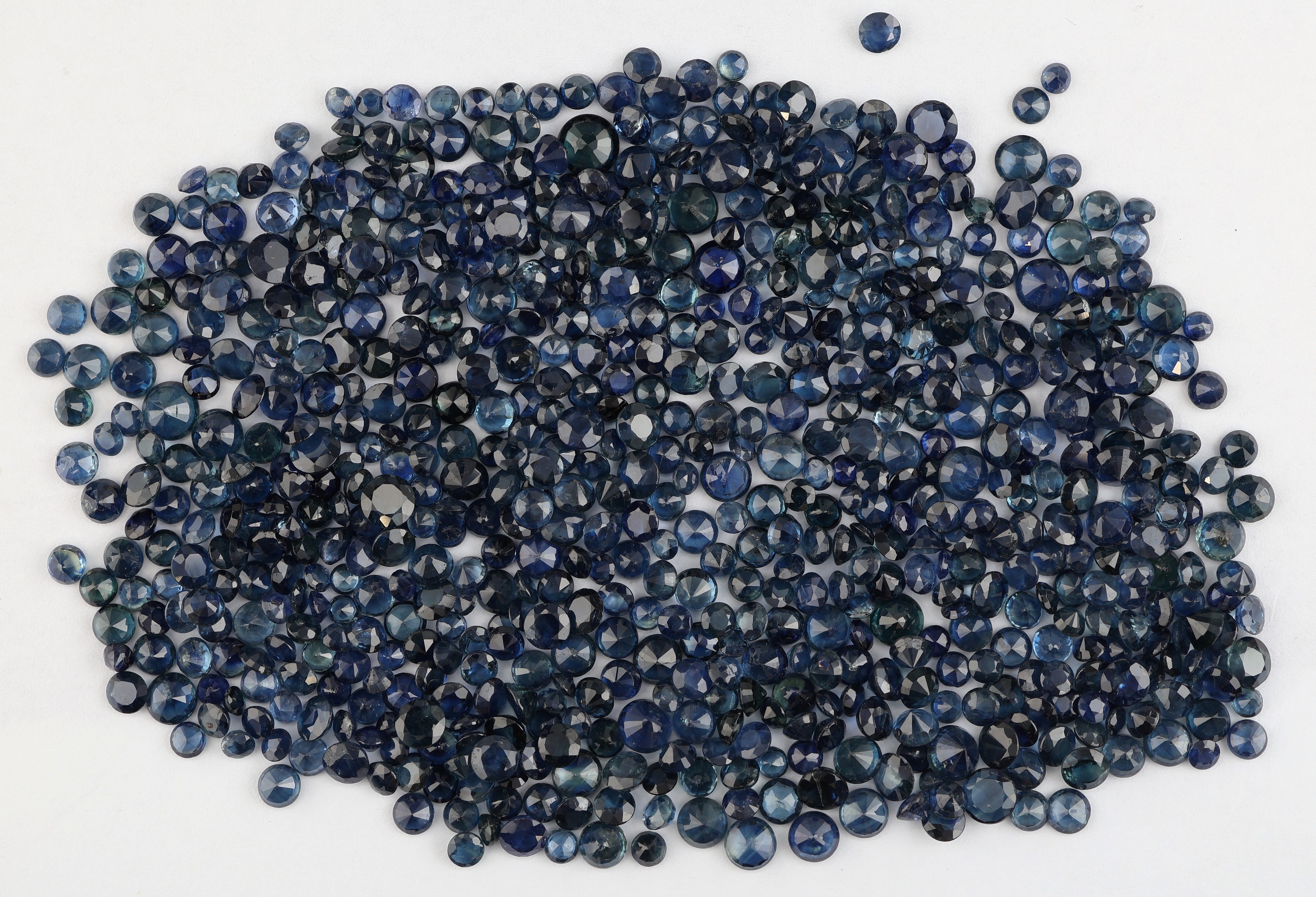 Image 27088768 - Lot lose Saphire, zus. ca. 100.16 ct, überwiegend rundfacett. versch. Größen, ...